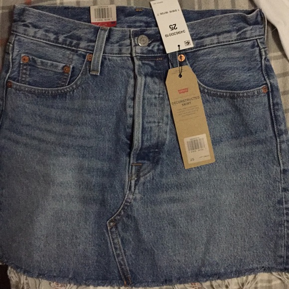 NWT size 27 Levi’s Denim Skirt - Picture 1 of 5
